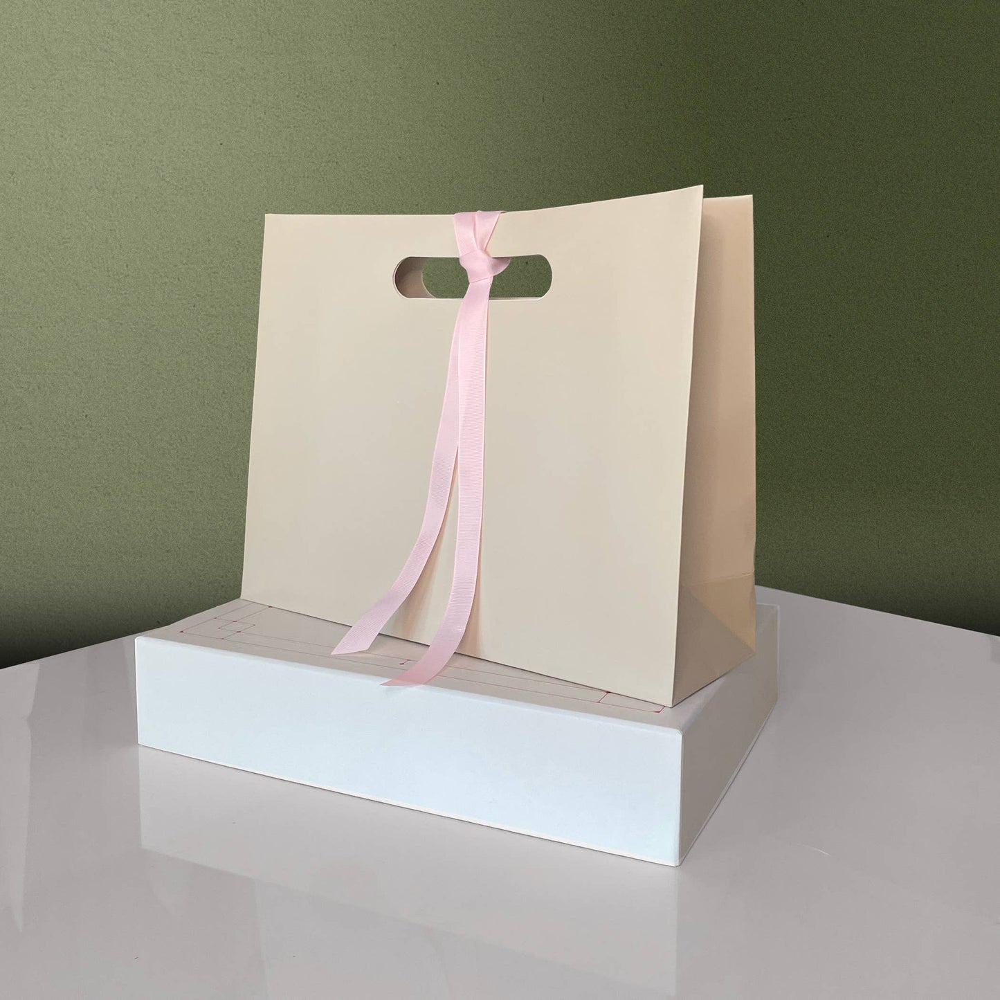 Cream Beige die-cut handle gift bag w/ free ribbon&tissue