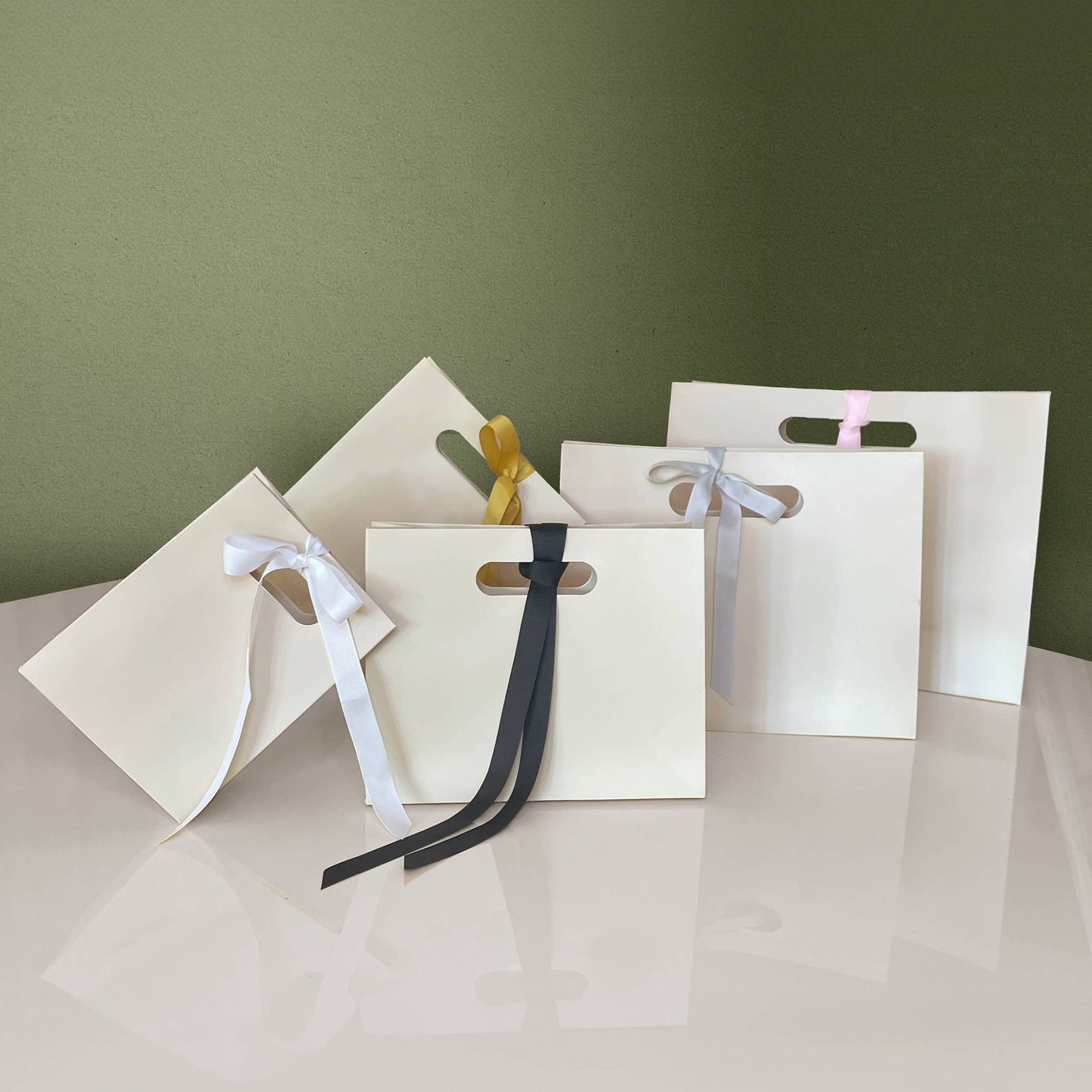 Cream Beige die-cut handle gift bag w/ free ribbon&tissue