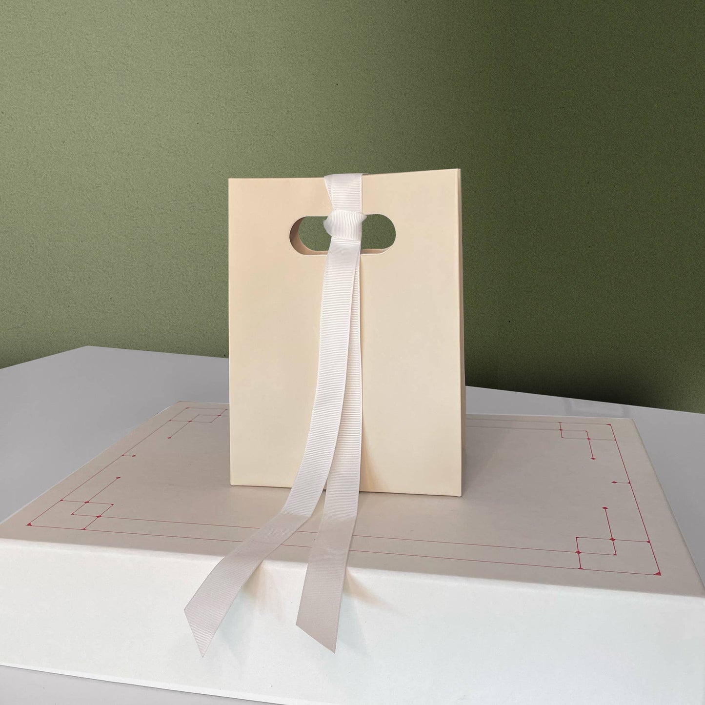 Cream Beige die-cut handle gift bag w/ free ribbon&tissue