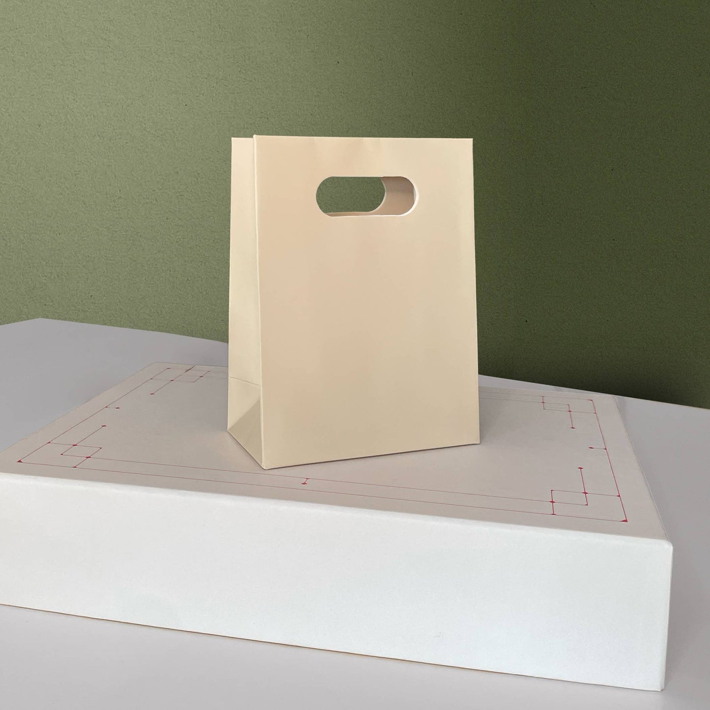 Cream Beige die-cut handle gift bag w/ free ribbon&tissue