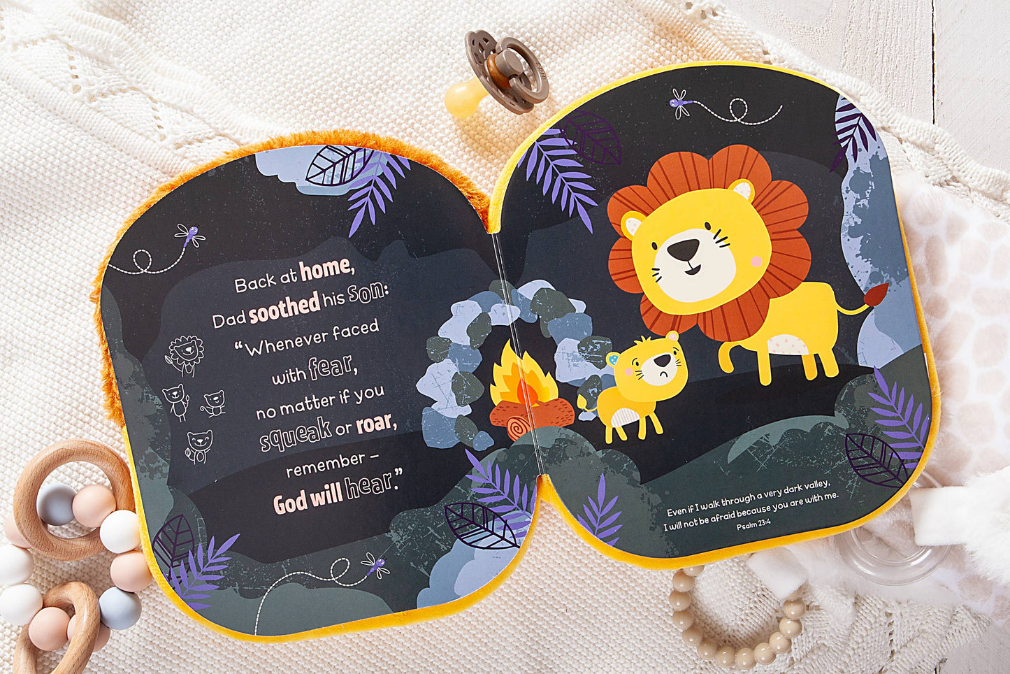 Squish and Snugg: Lion (Christmas Gift Ideas - Plush Book)